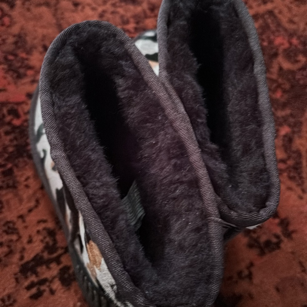 Camouflage Shearling UGG Boots - Picture 4 of 5